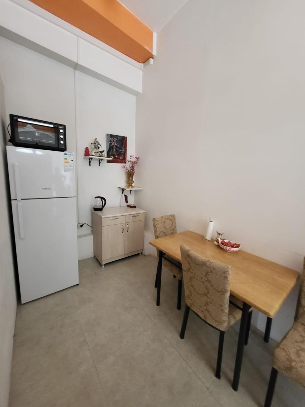 Hostel Near The Square Tbilisi Ngoại thất bức ảnh